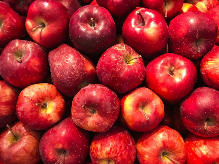 Fresh red apples